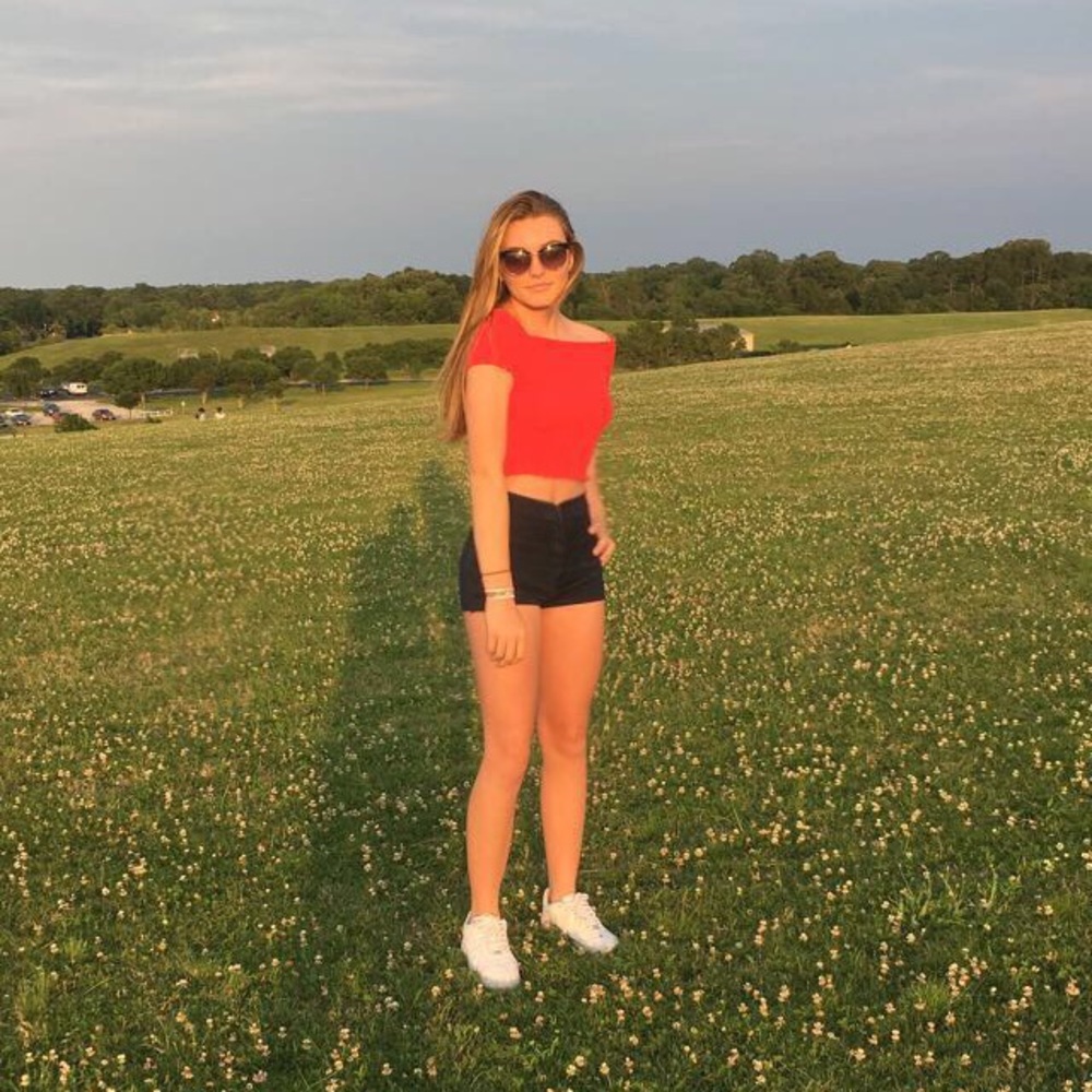 Meet your Posher, Chloe